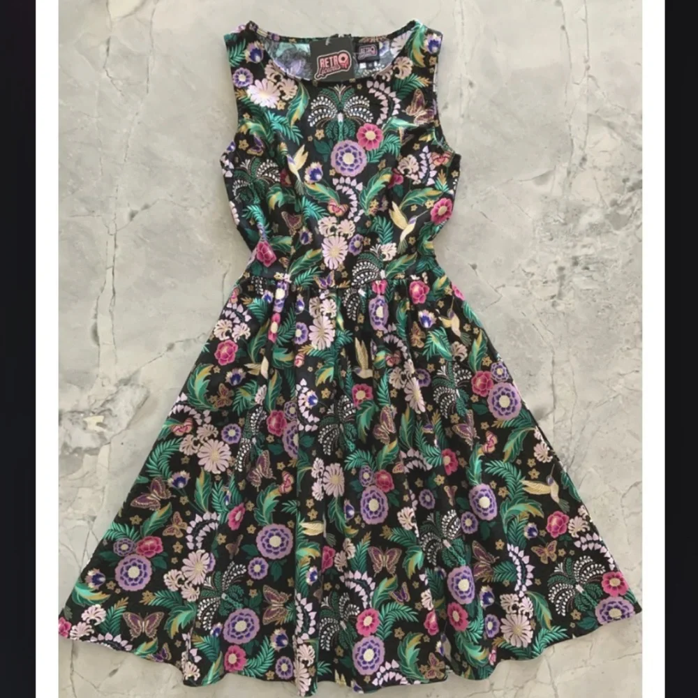 Hummingbird Floral Dress - Picture 8 of 14